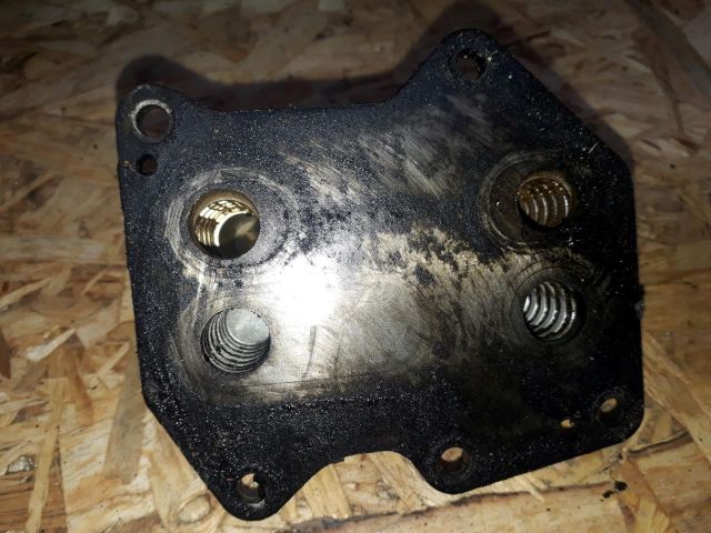 bontott FORD TRANSIT Olajhűtő