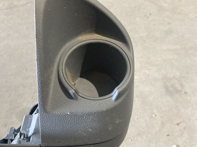 bontott FORD TRANSIT Pohártartó