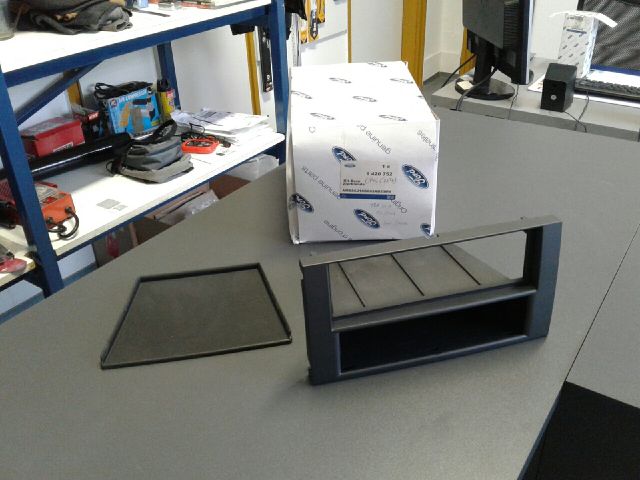 bontott FORD TRANSIT Rádió / CD Keret