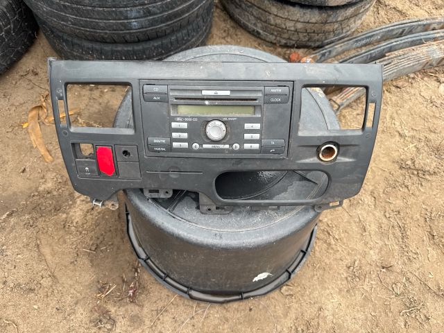 bontott FORD TRANSIT Rádió / CD Keret