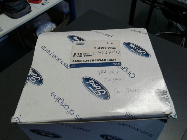 bontott FORD TRANSIT Rádió / CD Keret