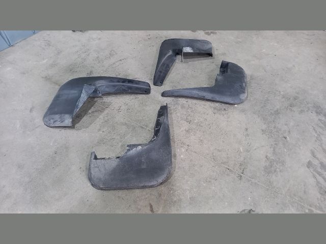 bontott FORD TRANSIT Sárvédő Gumi Szett