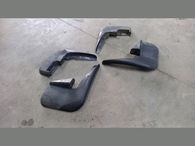 bontott FORD TRANSIT Sárvédő Gumi Szett