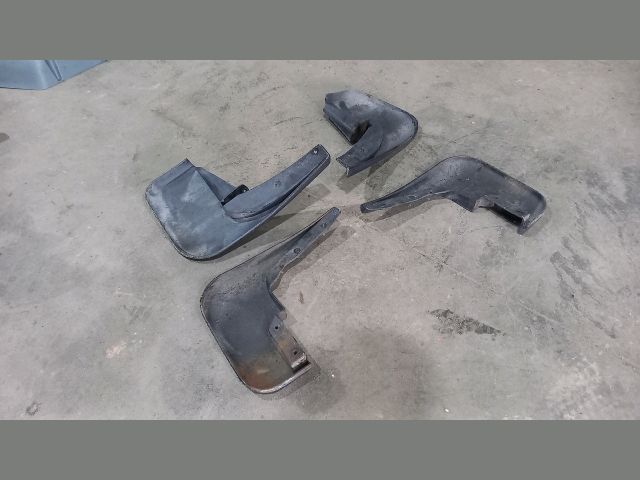 bontott FORD TRANSIT Sárvédő Gumi Szett