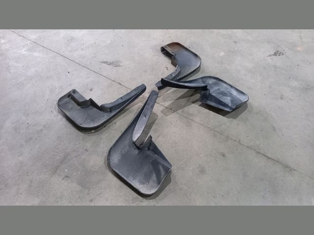 bontott FORD TRANSIT Sárvédő Gumi Szett