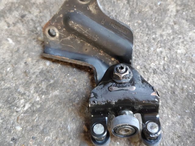 bontott FORD TRANSIT Tolóajtó Sín Görgő Szett