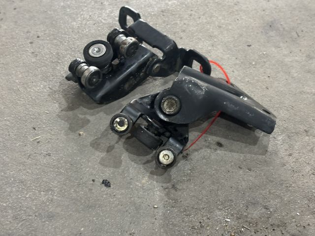 bontott FORD TRANSIT Tolóajtó Sín Görgő Szett