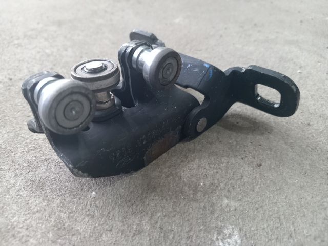 bontott FORD TRANSIT Tolóajtó Sín Görgő