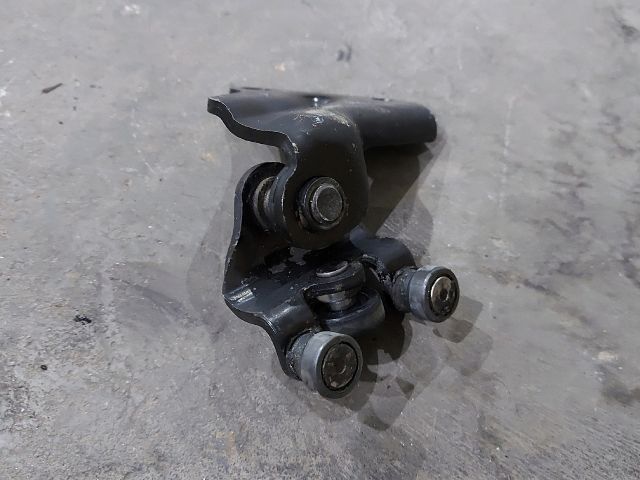 bontott FORD TRANSIT Tolóajtó Sín Görgő