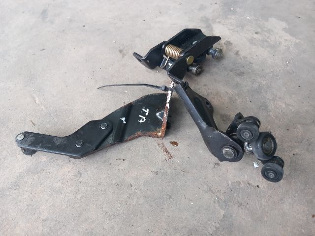 bontott FORD TRANSIT Tolóajtó Sín Görgő