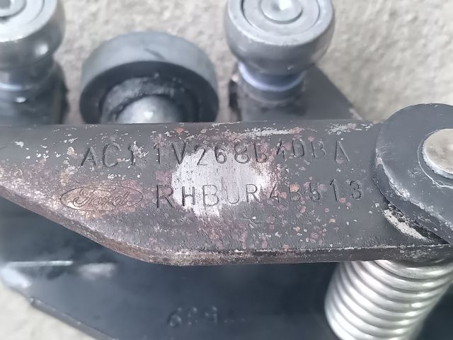 bontott FORD TRANSIT Tolóajtó Sín Görgő