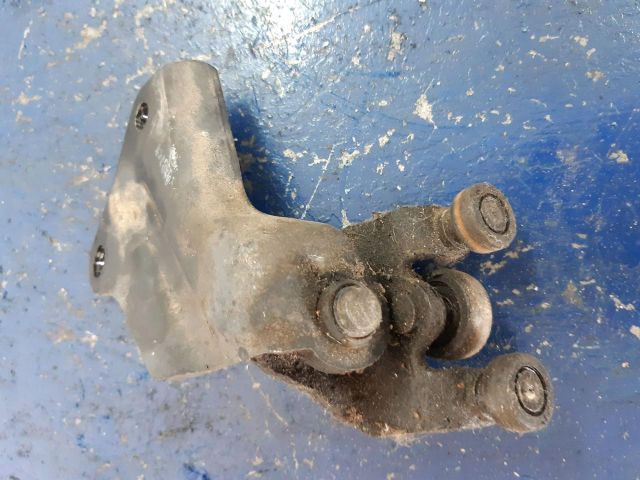 bontott FORD TRANSIT Tolóajtó Sín Görgő