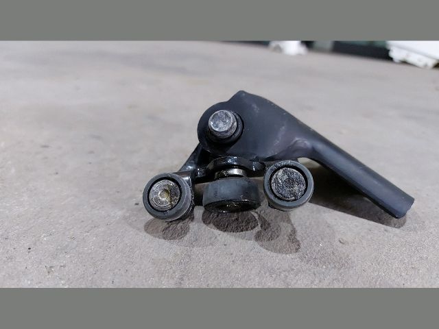 bontott FORD TRANSIT Tolóajtó Sín Görgő