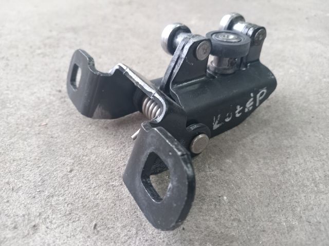 bontott FORD TRANSIT Tolóajtó Sín Görgő