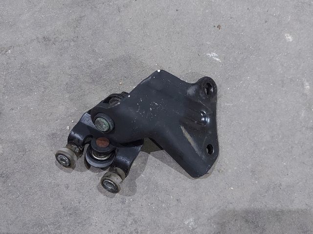 bontott FORD TRANSIT Tolóajtó Sín Görgő