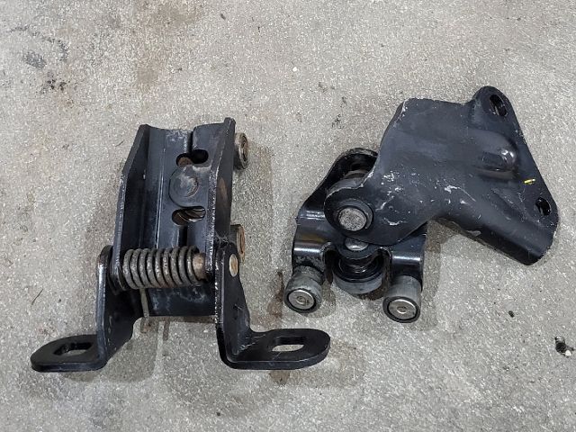 bontott FORD TRANSIT Tolóajtó Sín Görgő