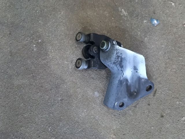 bontott FORD TRANSIT Tolóajtó Sín Görgő