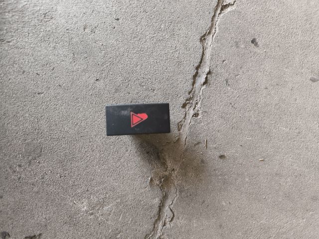 bontott FORD TRANSIT Vészvillogó Kapcsoló