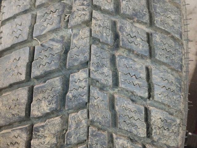 bontott   Gumiabroncs Szett