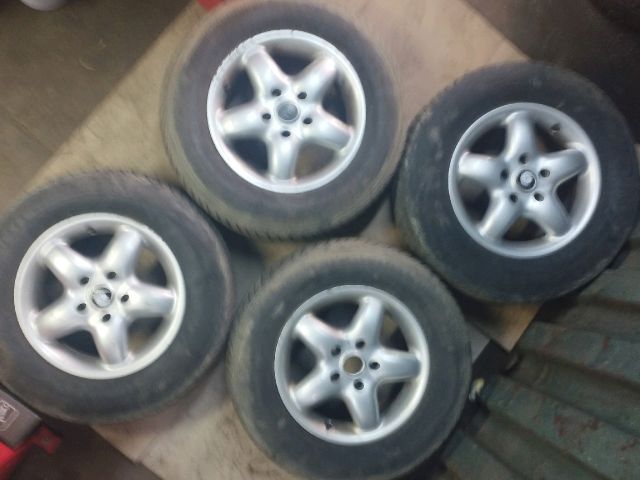 bontott   Gumiabroncs Szett