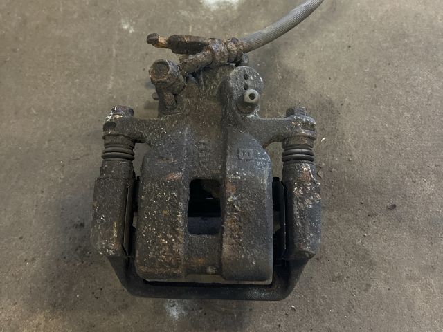 bontott HONDA ACCORD Jobb hátsó Féknyereg Munkahengerrel