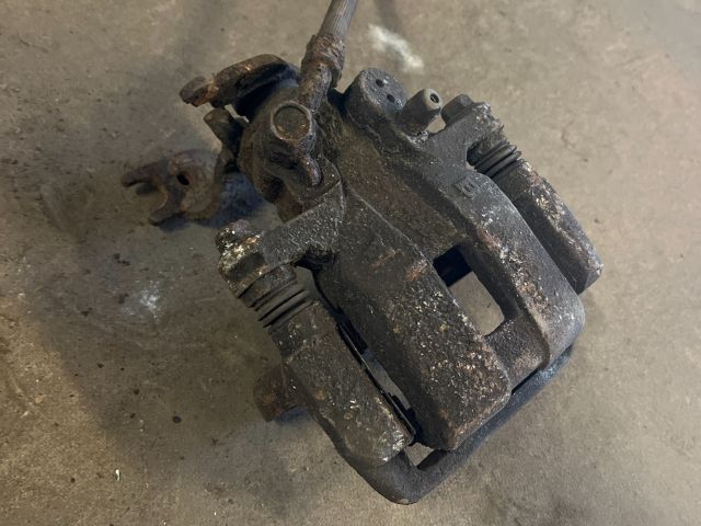 bontott HONDA ACCORD Jobb hátsó Féknyereg Munkahengerrel