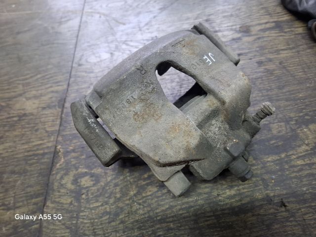 bontott HONDA ACCORD Jobb első Féknyereg Munkahengerrel