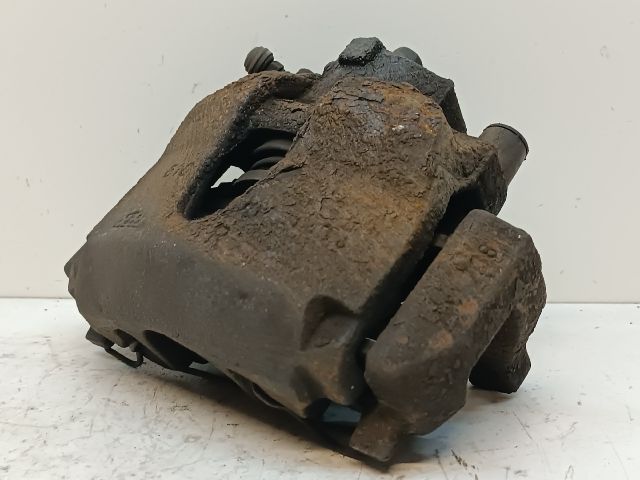 bontott HONDA ACCORD Jobb első Féknyereg Munkahengerrel