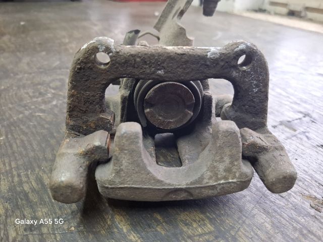 bontott HONDA ACCORD Jobb hátsó Féknyereg Munkahengerrel