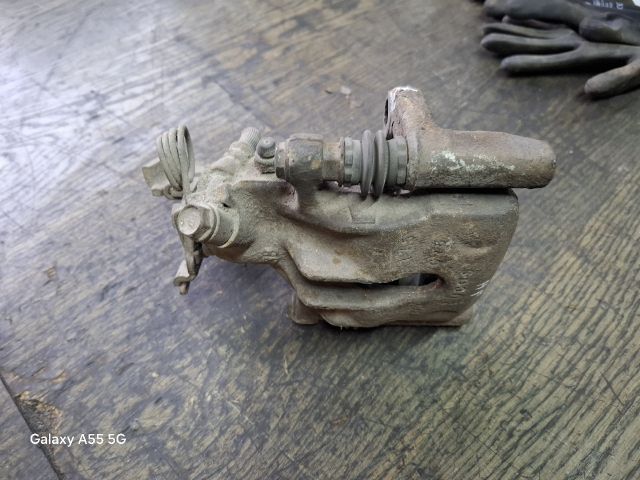 bontott HONDA ACCORD Jobb hátsó Féknyereg Munkahengerrel