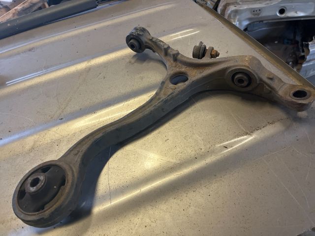 bontott HONDA ACCORD Bal első Lengőkar