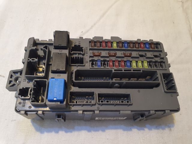 bontott HONDA ACCORD Biztosítéktábla Motortér