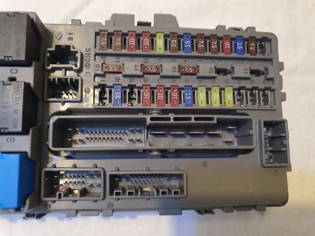 bontott HONDA ACCORD Biztosítéktábla Motortér