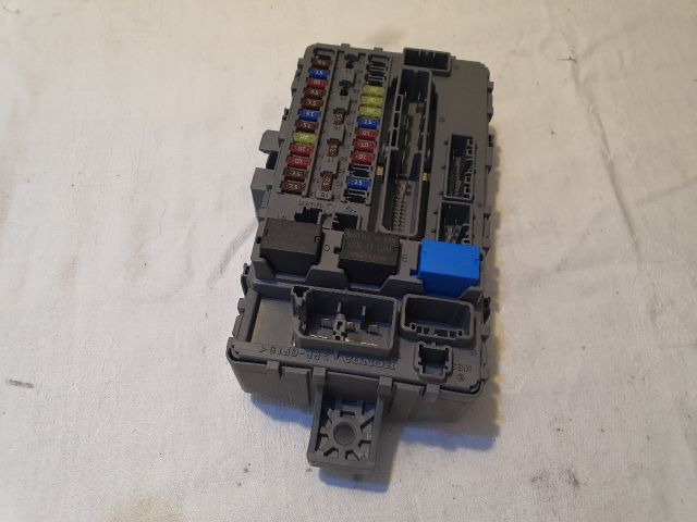 bontott HONDA ACCORD Biztosítéktábla Motortér