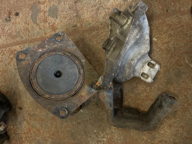 bontott HONDA ACCORD Motor Tartó Bak (Fém)