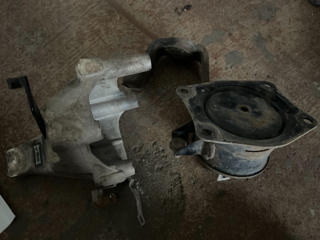 bontott HONDA ACCORD Motor Tartó Bak (Fém)