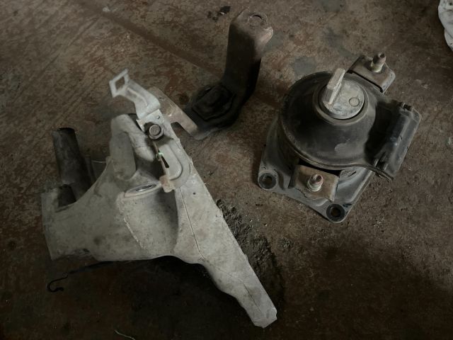 bontott HONDA ACCORD Motor Tartó Bak (Fém)