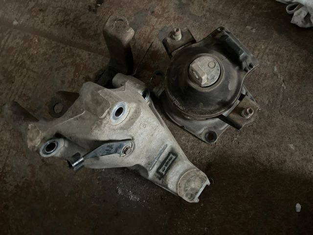 bontott HONDA ACCORD Motor Tartó Bak (Fém)