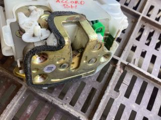 bontott HONDA ACCORD Bal hátsó Zárbetét