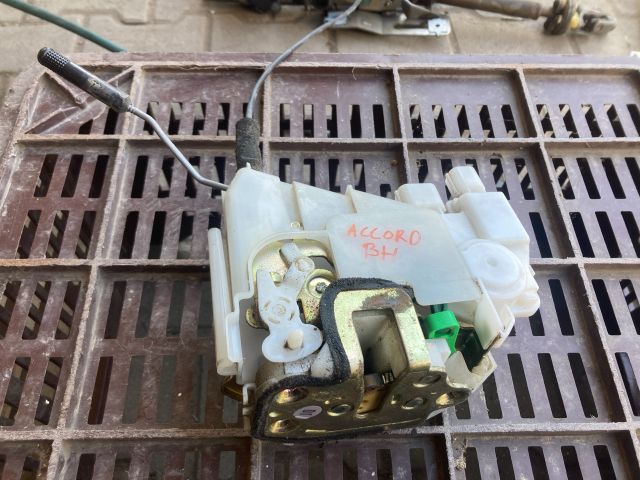 bontott HONDA ACCORD Bal hátsó Zárbetét