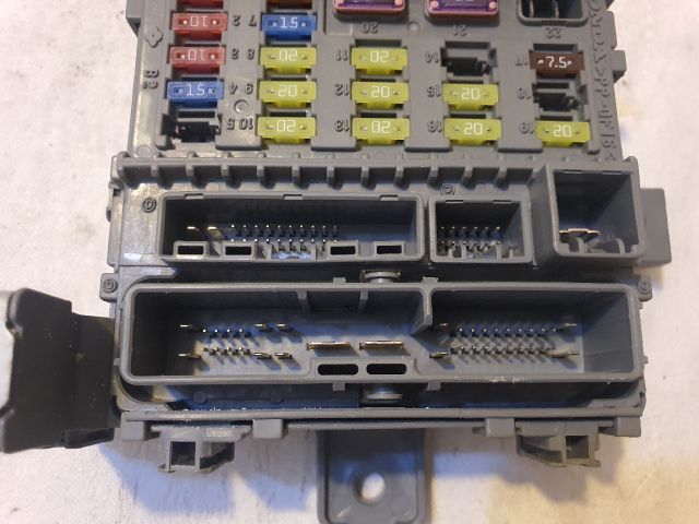 bontott HONDA ACCORD Biztosítéktábla Utastér