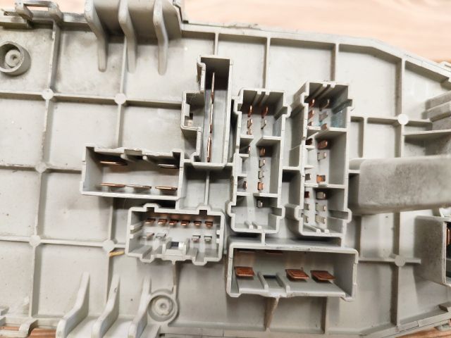 bontott HONDA ACCORD Biztosítéktábla Utastér