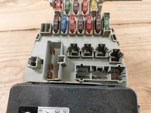 bontott HONDA ACCORD Biztosítéktábla Utastér