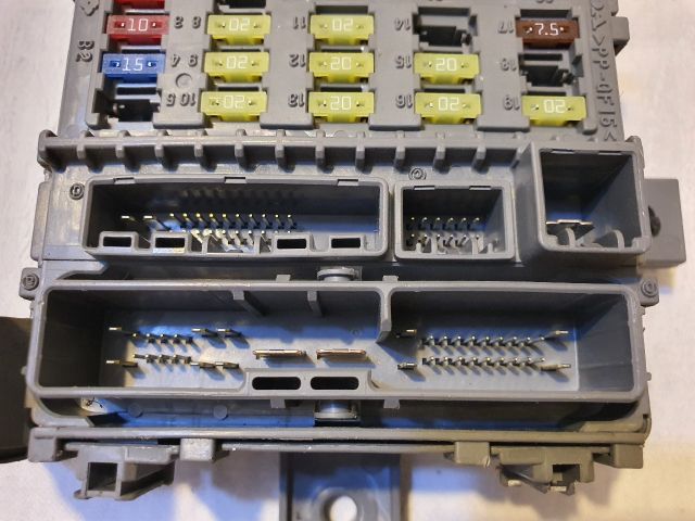 bontott HONDA ACCORD Biztosítéktábla Utastér