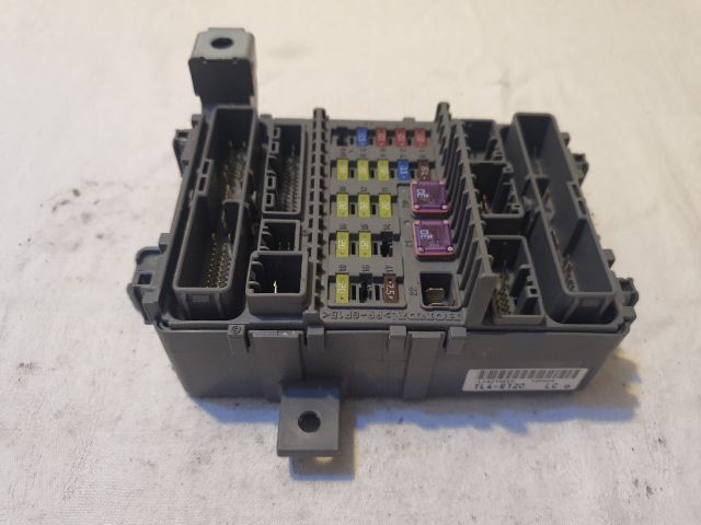 bontott HONDA ACCORD Biztosítéktábla Utastér