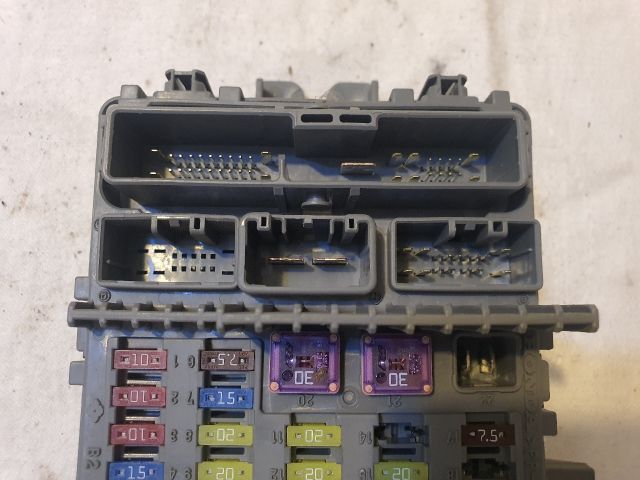 bontott HONDA ACCORD Biztosítéktábla Utastér