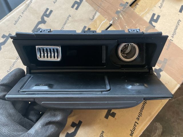 bontott HONDA ACCORD Első Hamutartó