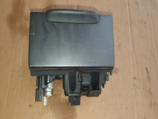 bontott HONDA ACCORD Első Hamutartó