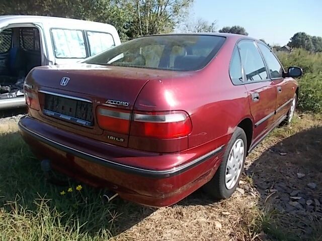 bontott HONDA ACCORD Jobb első Gumikéder