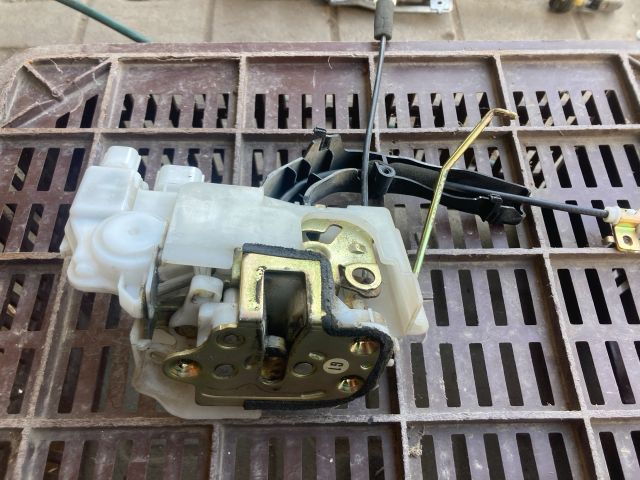 bontott HONDA ACCORD Jobb első Zárbetét